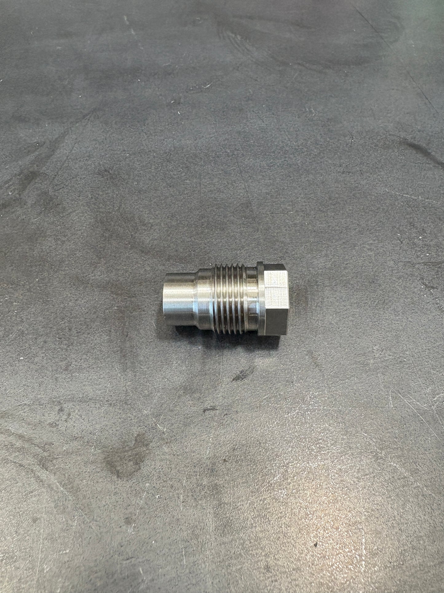 CR2 24100 Fuel Rail Plug